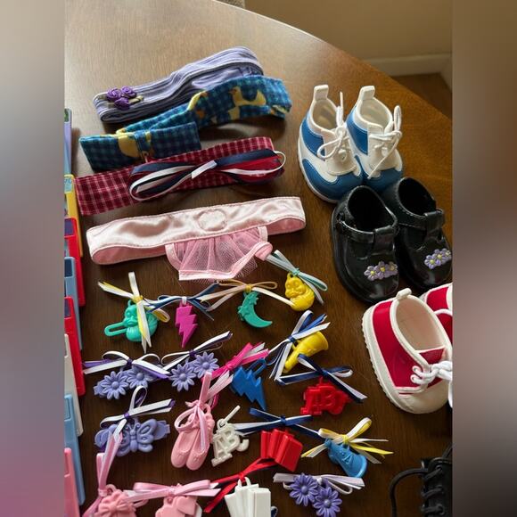 Vintage 1999 Amazing Ally Doll Lot of Doll Clothes Shoes Accessories Bundle - Picture 11 of 16